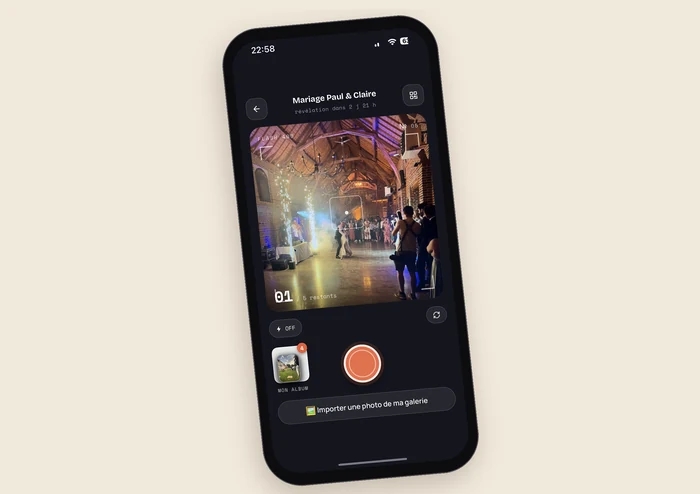 L'appareil photo jetable ouvert dans le navigateur : le viseur, le compteur de poses et le déclencheur