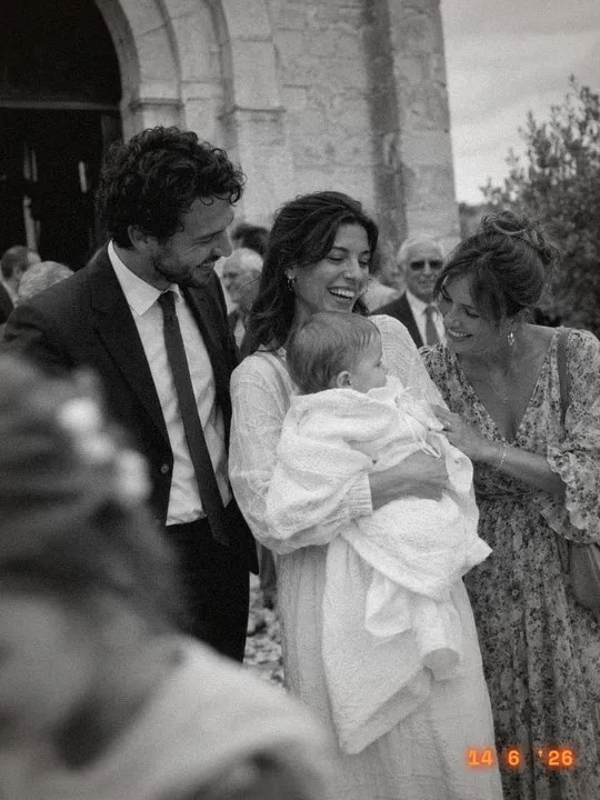 The same photo with the Black & white film style